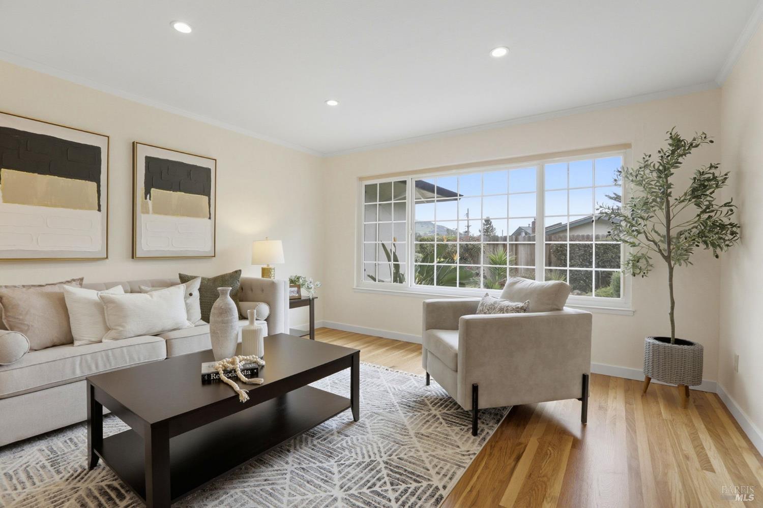 Detail Gallery Image 7 of 44 For 12 Angelica Ct, Novato,  CA 94947 - 3 Beds | 2 Baths