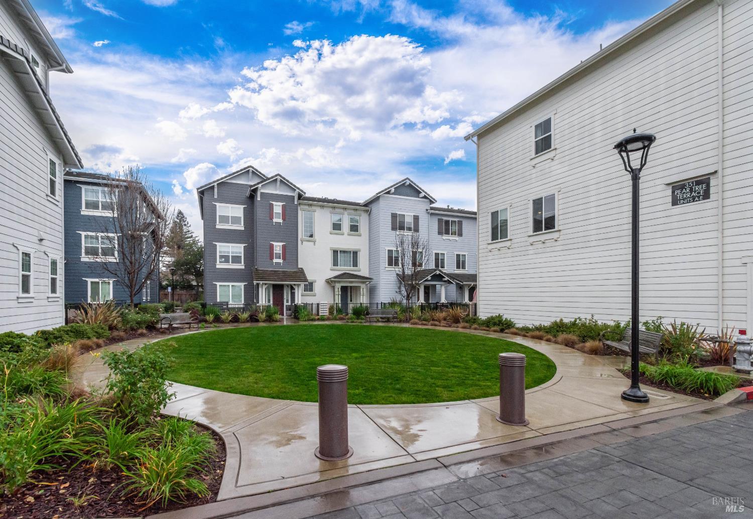 Detail Gallery Image 48 of 52 For 324 Pear Tree Ter #D,  Napa,  CA 94558 - 3 Beds | 2/1 Baths