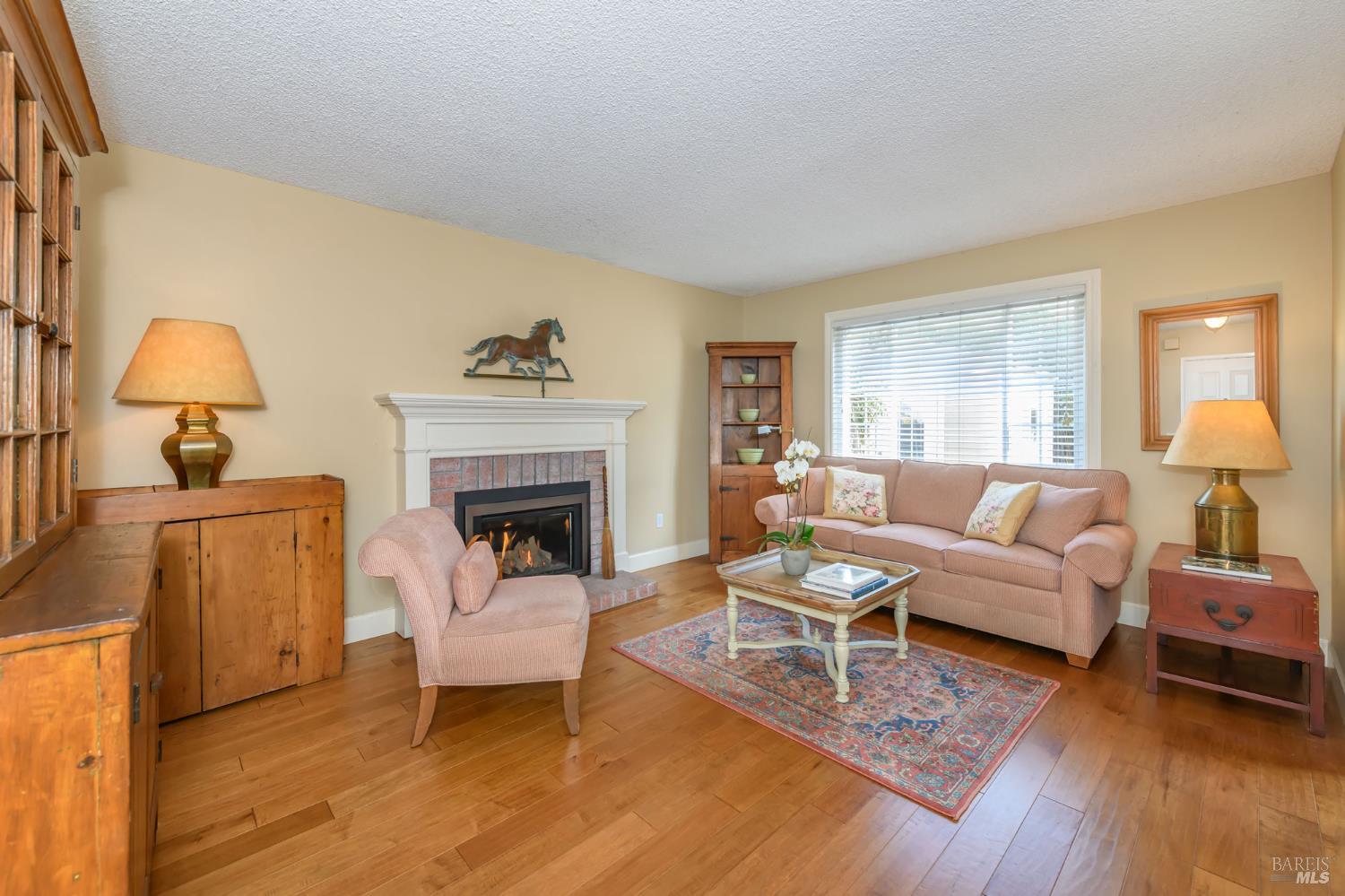 Detail Gallery Image 7 of 45 For 1610 Northstar Dr, Petaluma,  CA 94954 - 3 Beds | 2/1 Baths