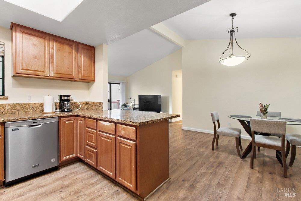 Detail Gallery Image 6 of 24 For 133 Windsurfer Ct, Vallejo,  CA 94591 - 3 Beds | 2 Baths