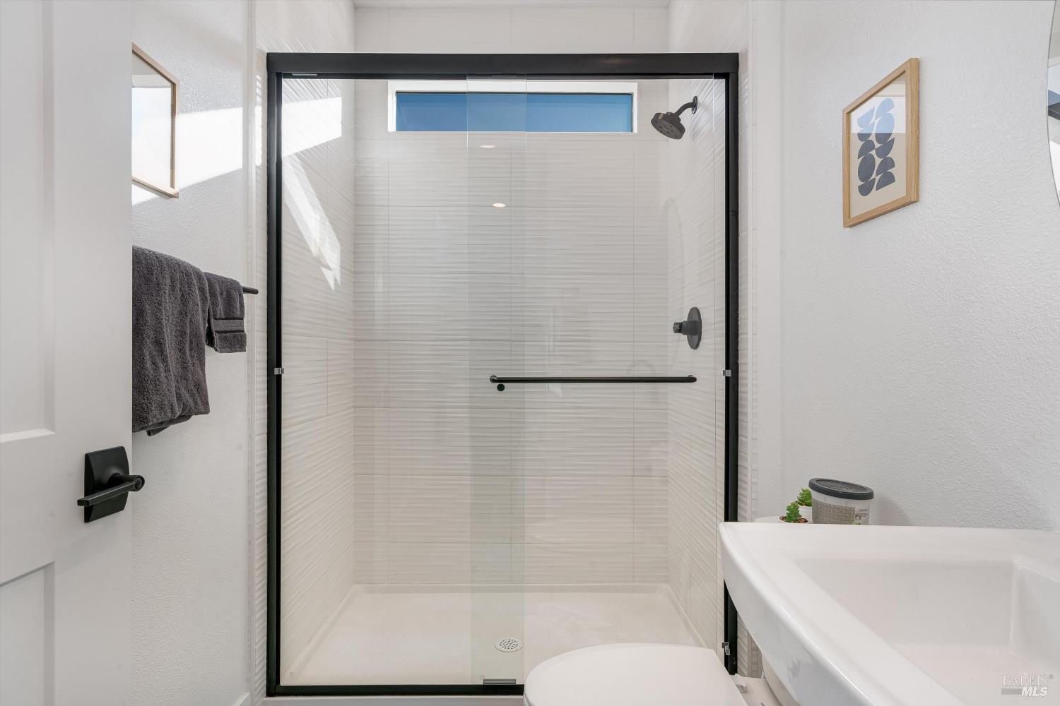 Detail Gallery Image 9 of 45 For 303 Flagship Dr, Napa,  CA 94558 - 4 Beds | 3 Baths