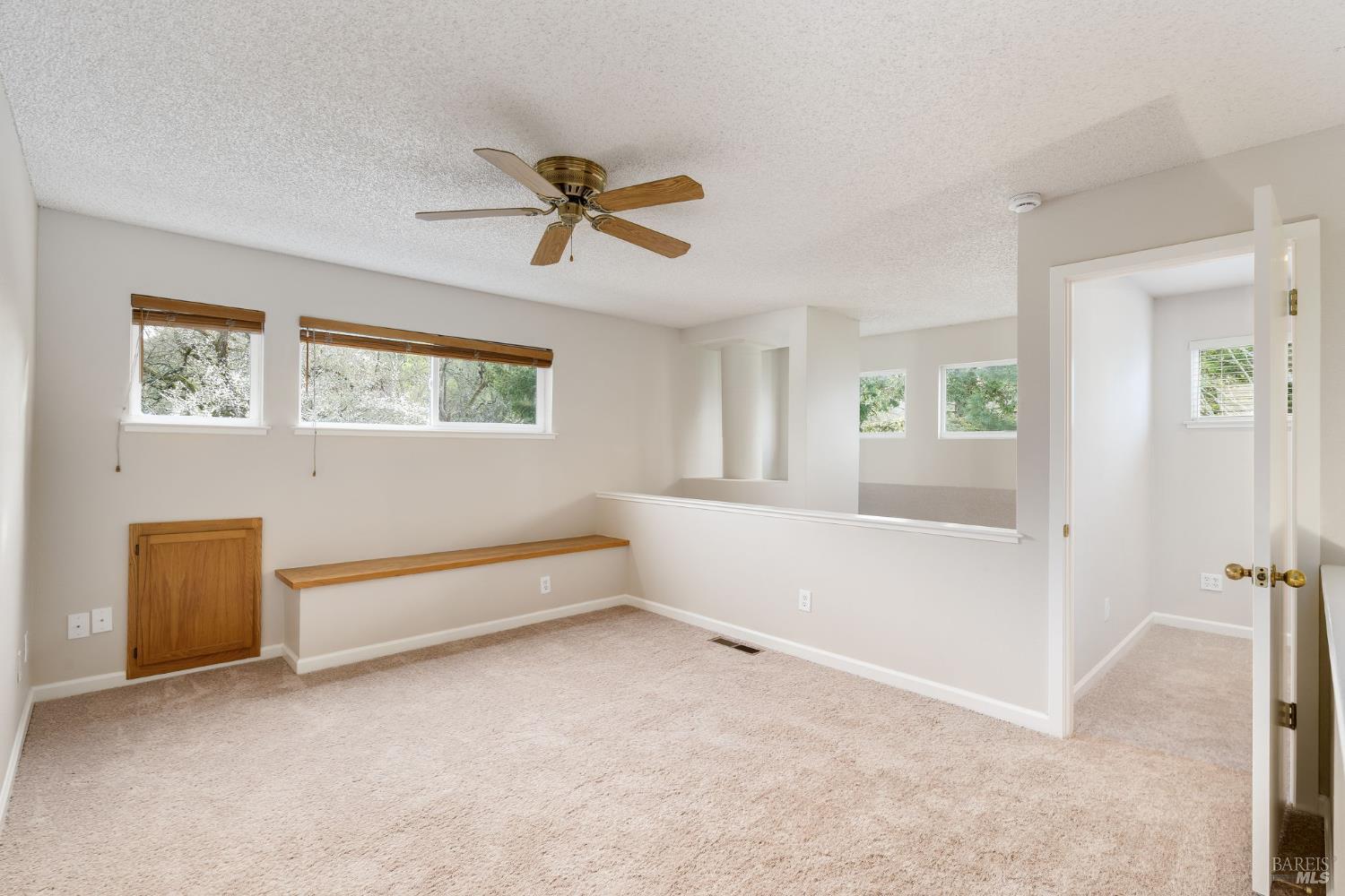 Detail Gallery Image 16 of 47 For 2322 Lakeview Dr, Santa Rosa,  CA 95405 - 3 Beds | 2 Baths