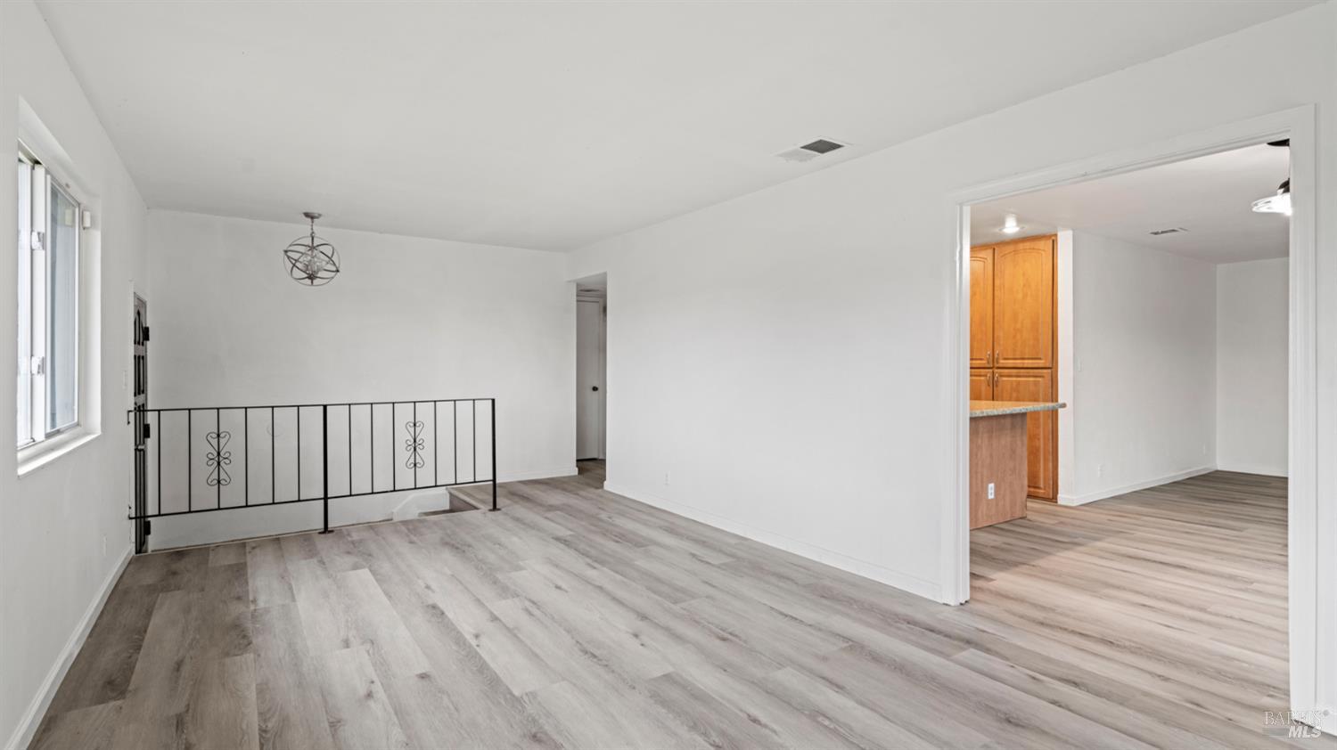 Detail Gallery Image 4 of 27 For 818 Falcon Dr, Vallejo,  CA 94589 - 3 Beds | 2 Baths