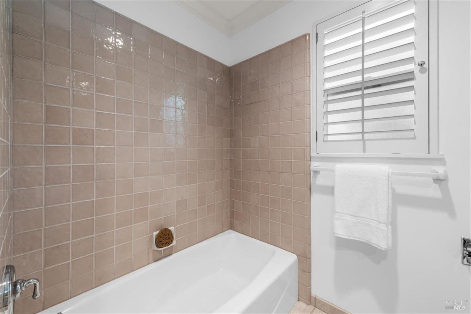 Detail Gallery Image 23 of 38 For 1841 Spring Mountain Rd, Saint Helena,  CA 94574 - 3 Beds | 2 Baths