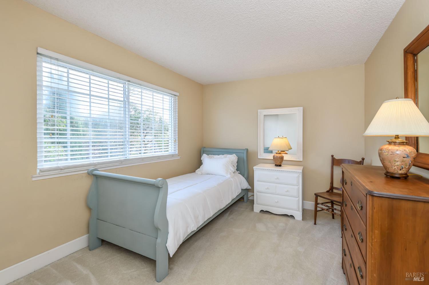 Detail Gallery Image 23 of 45 For 1610 Northstar Dr, Petaluma,  CA 94954 - 3 Beds | 2/1 Baths