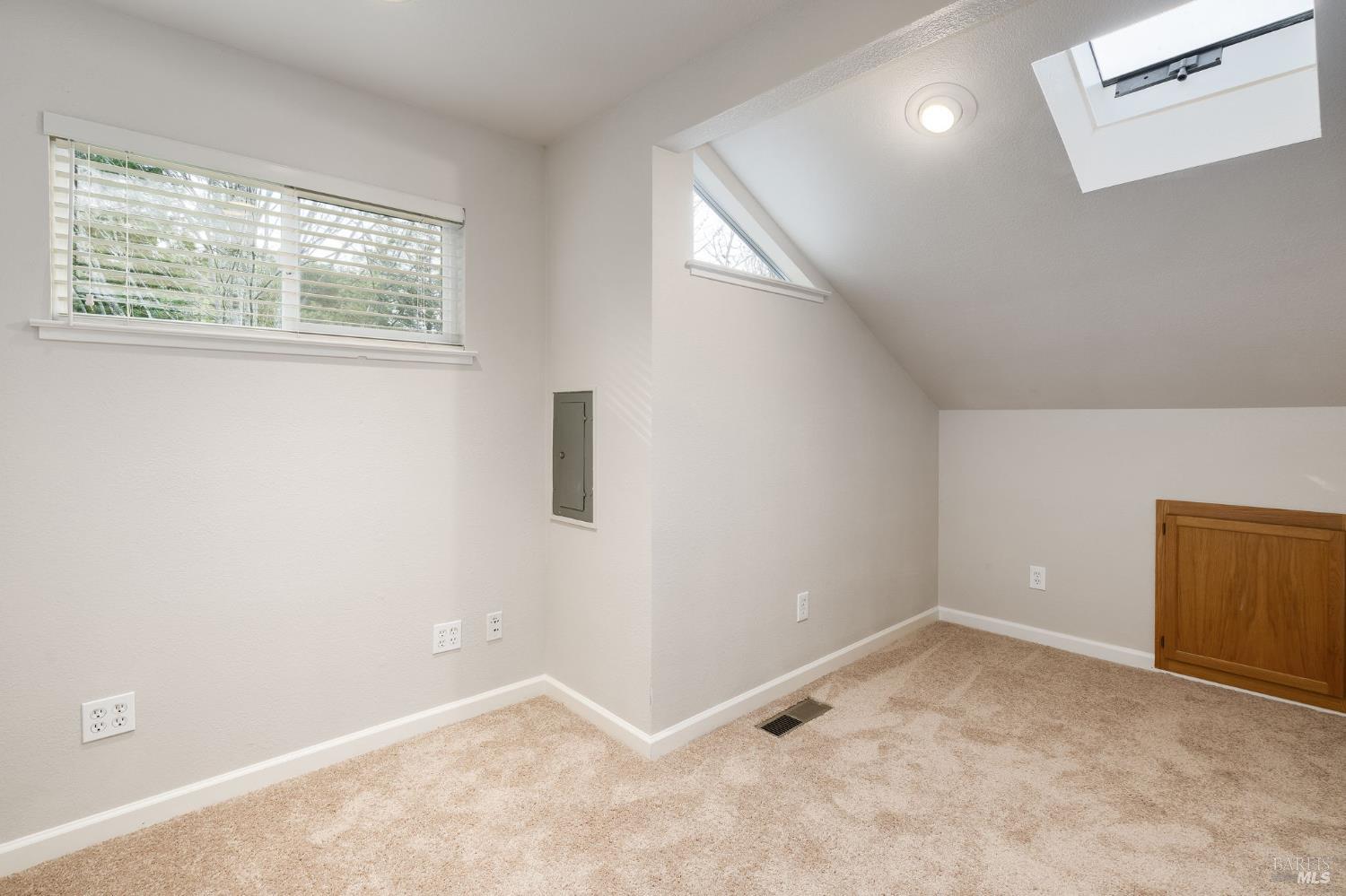 Detail Gallery Image 18 of 47 For 2322 Lakeview Dr, Santa Rosa,  CA 95405 - 3 Beds | 2 Baths