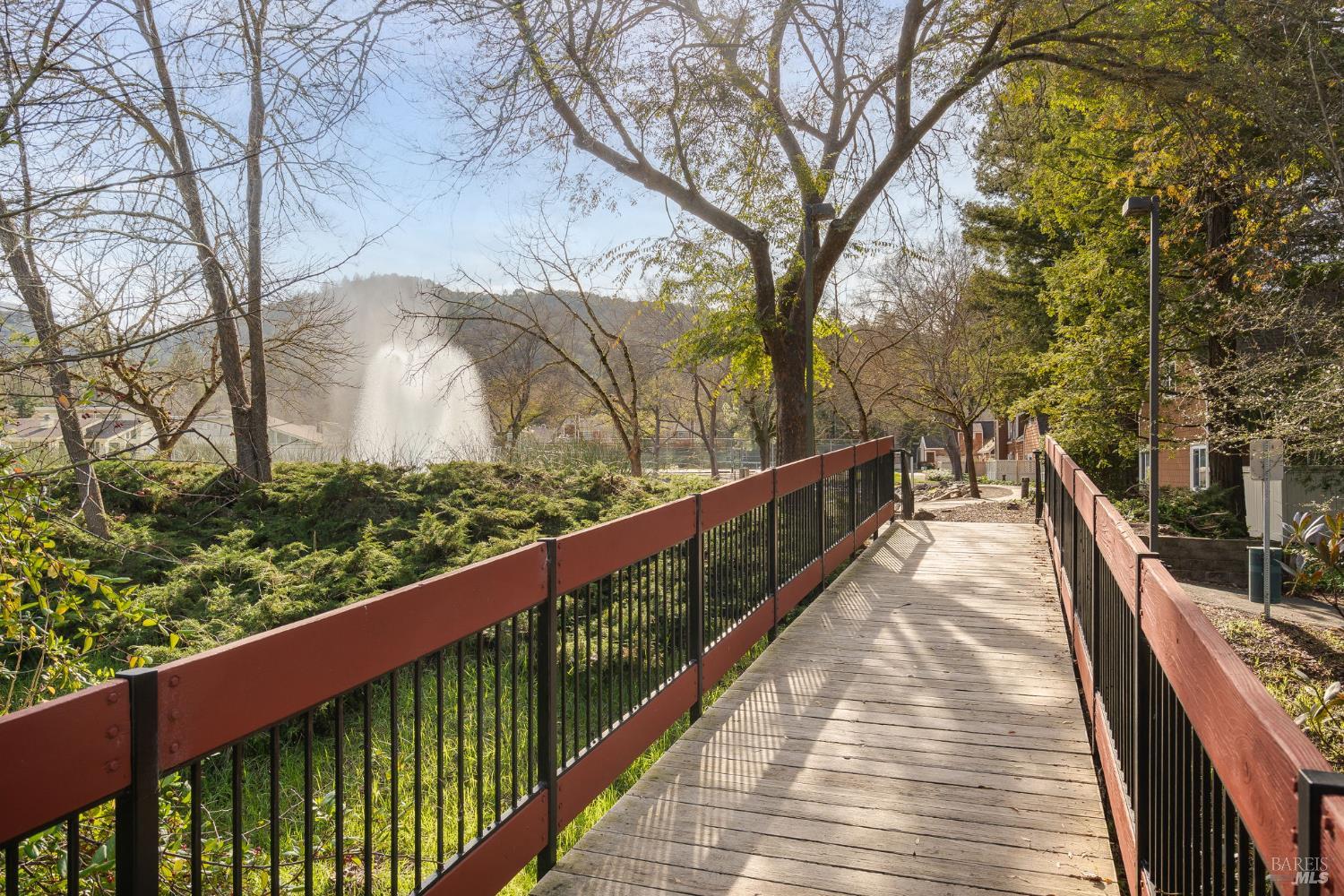 Detail Gallery Image 33 of 47 For 2322 Lakeview Dr, Santa Rosa,  CA 95405 - 3 Beds | 2 Baths