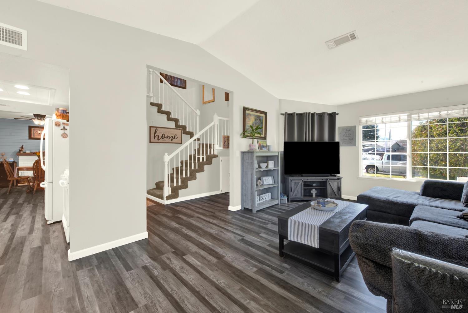 Detail Gallery Image 15 of 81 For 369 Kendrick Ln, Vacaville,  CA 95687 - 3 Beds | 3 Baths