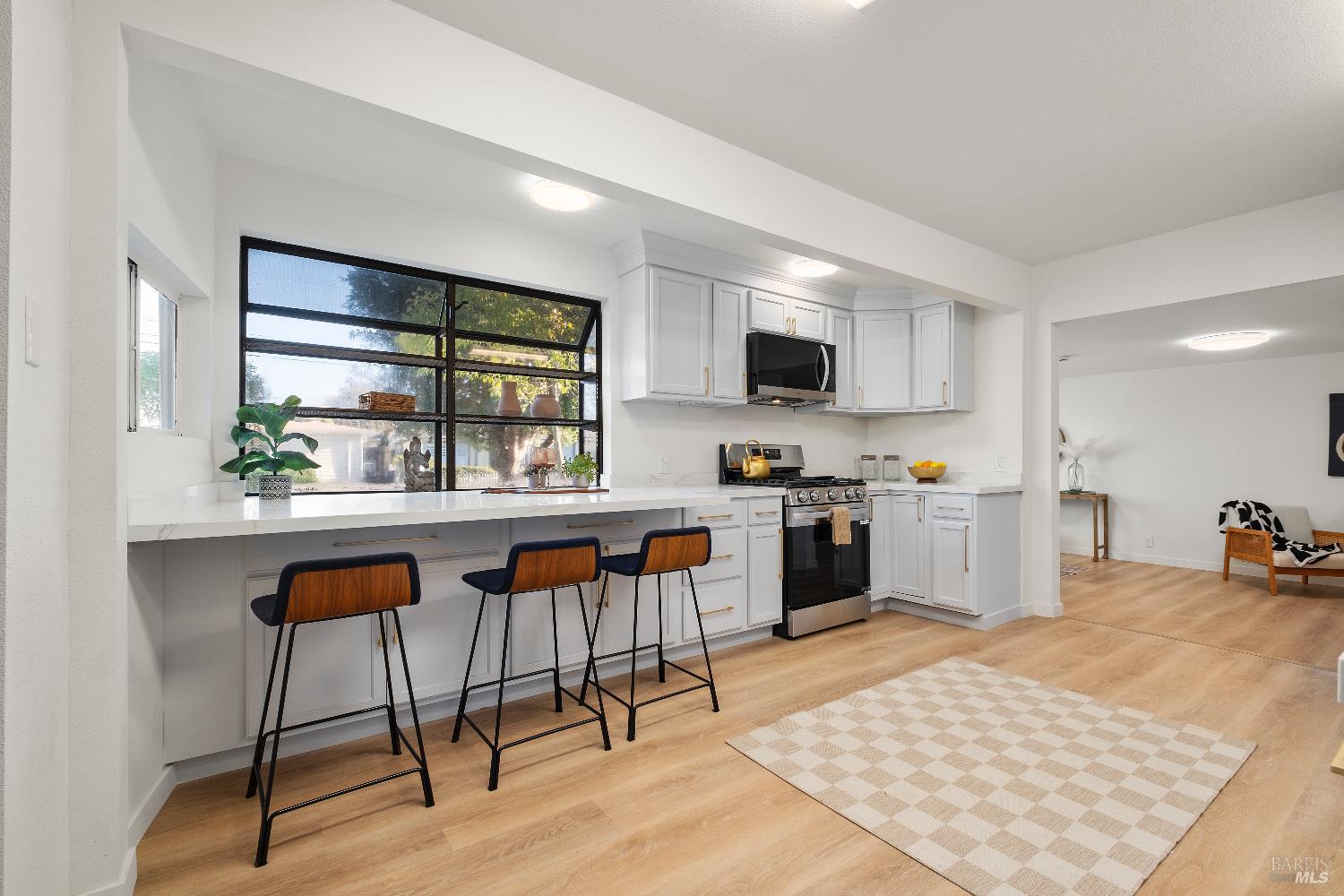 Detail Gallery Image 12 of 28 For 1313 Mcgregor Ave, Petaluma,  CA 94954 - 3 Beds | 1 Baths