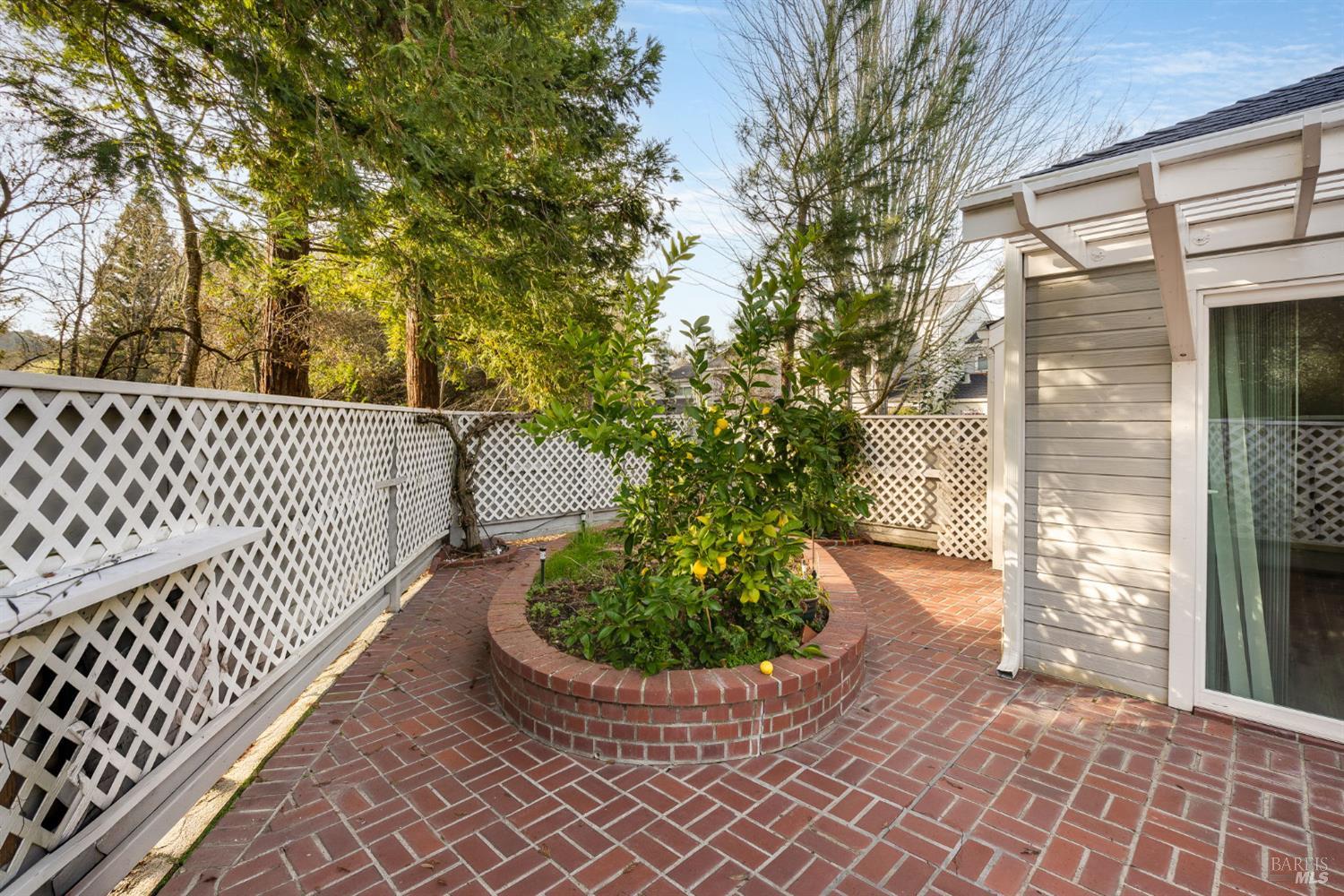 Detail Gallery Image 22 of 47 For 2322 Lakeview Dr, Santa Rosa,  CA 95405 - 3 Beds | 2 Baths