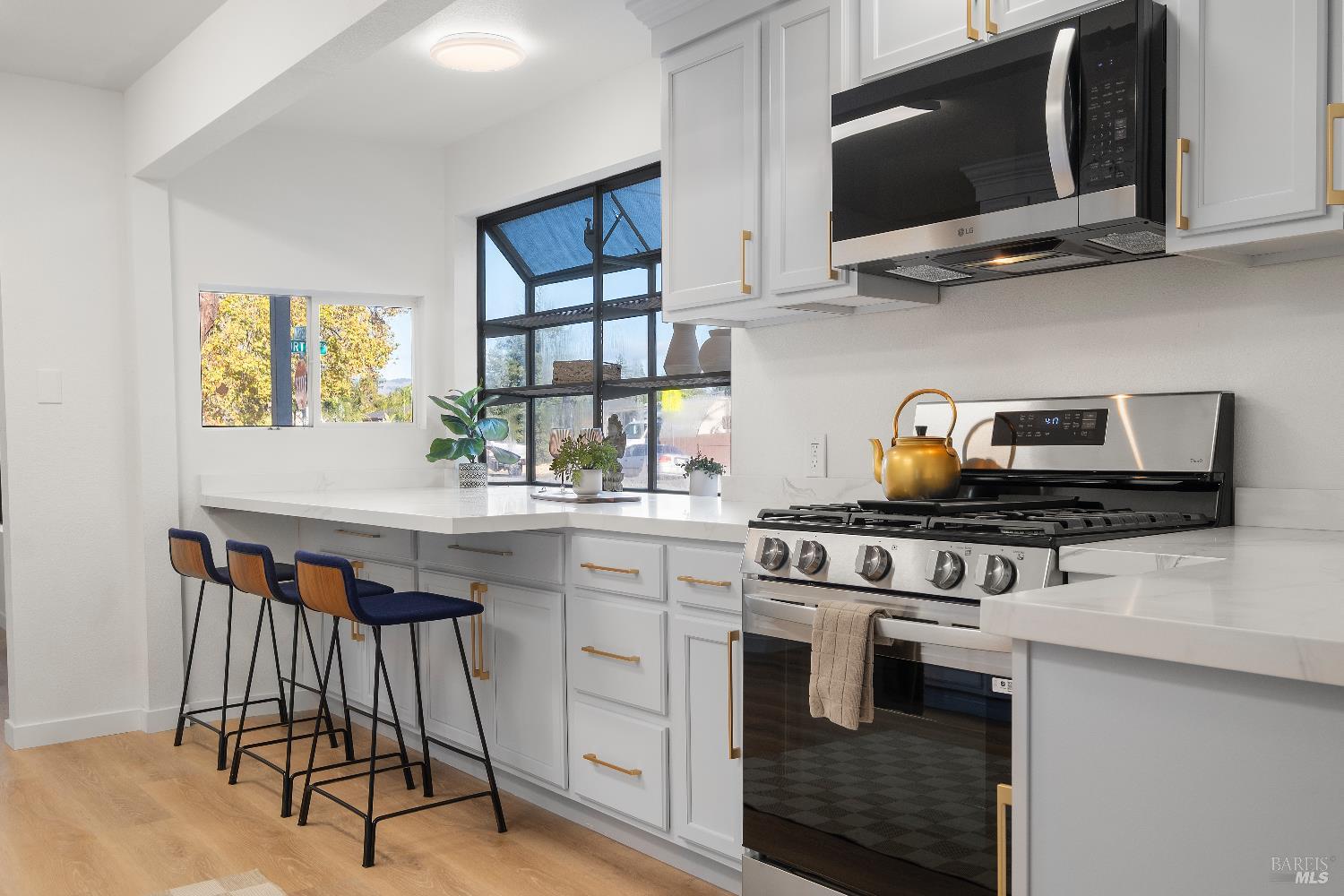 Detail Gallery Image 9 of 28 For 1313 Mcgregor Ave, Petaluma,  CA 94954 - 3 Beds | 1 Baths