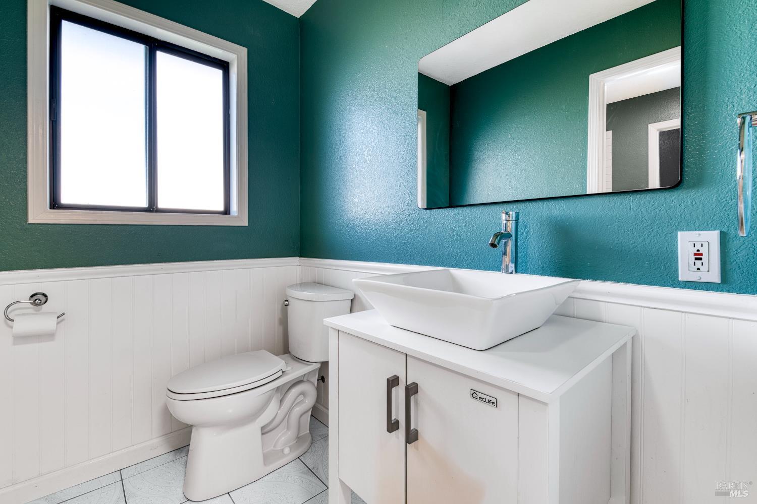 Detail Gallery Image 17 of 30 For 1534 Buchanan St, Novato,  CA 94947 - 5 Beds | 3/1 Baths