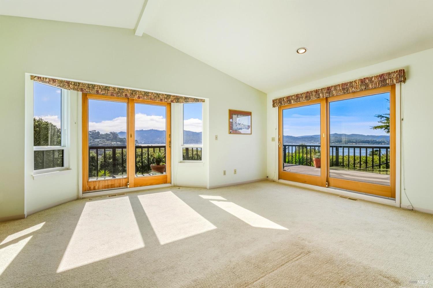 Detail Gallery Image 25 of 36 For 945 Owlswood Ln, Tiburon,  CA 94920 - 4 Beds | 3 Baths