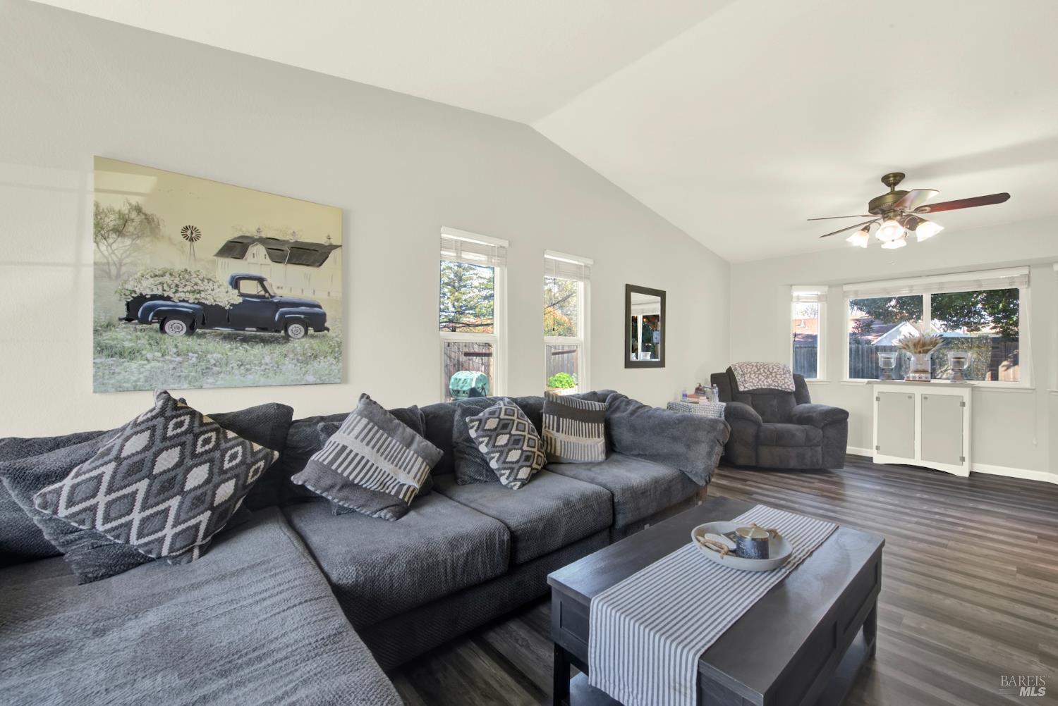 Detail Gallery Image 17 of 81 For 369 Kendrick Ln, Vacaville,  CA 95687 - 3 Beds | 3 Baths