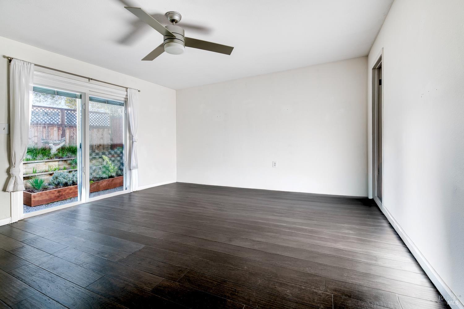 Detail Gallery Image 12 of 30 For 1534 Buchanan St, Novato,  CA 94947 - 5 Beds | 3/1 Baths