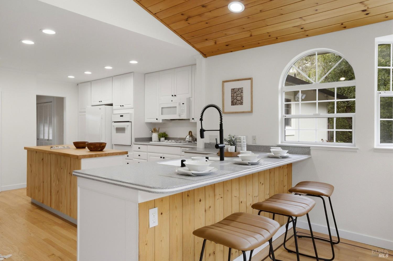 Detail Gallery Image 13 of 44 For 12 Angelica Ct, Novato,  CA 94947 - 3 Beds | 2 Baths