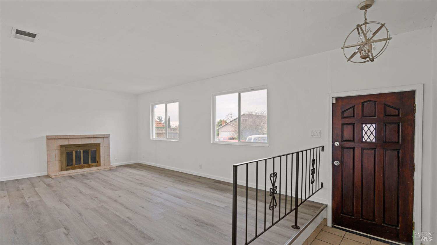 Detail Gallery Image 2 of 27 For 818 Falcon Dr, Vallejo,  CA 94589 - 3 Beds | 2 Baths