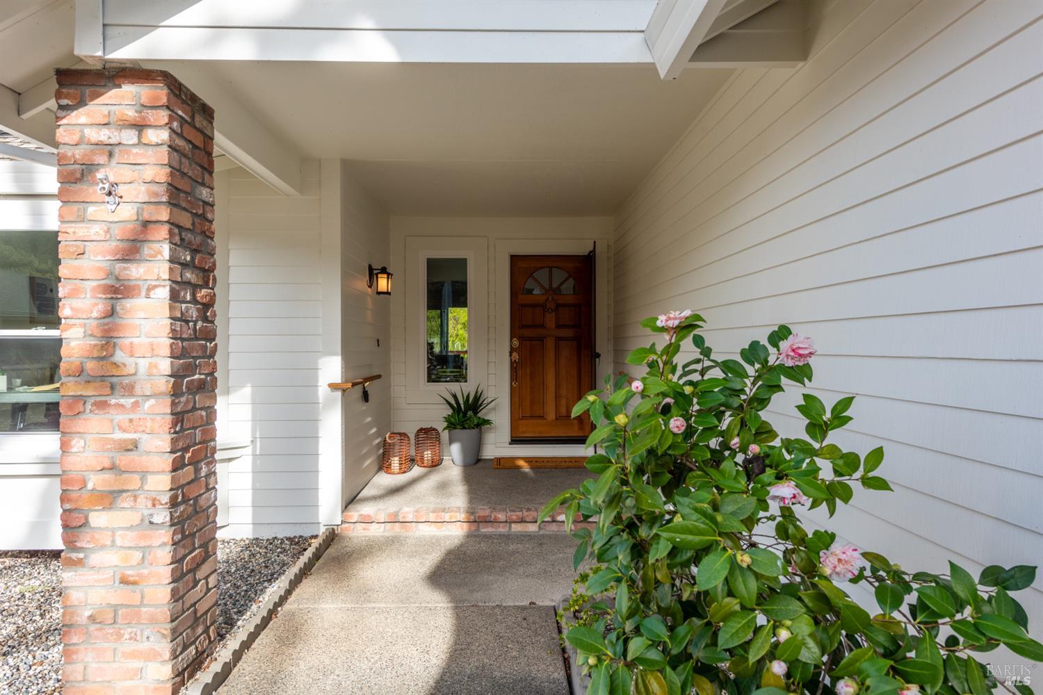 Detail Gallery Image 6 of 53 For 408 Woodley Way, Santa Rosa,  CA 95409 - 3 Beds | 2/1 Baths