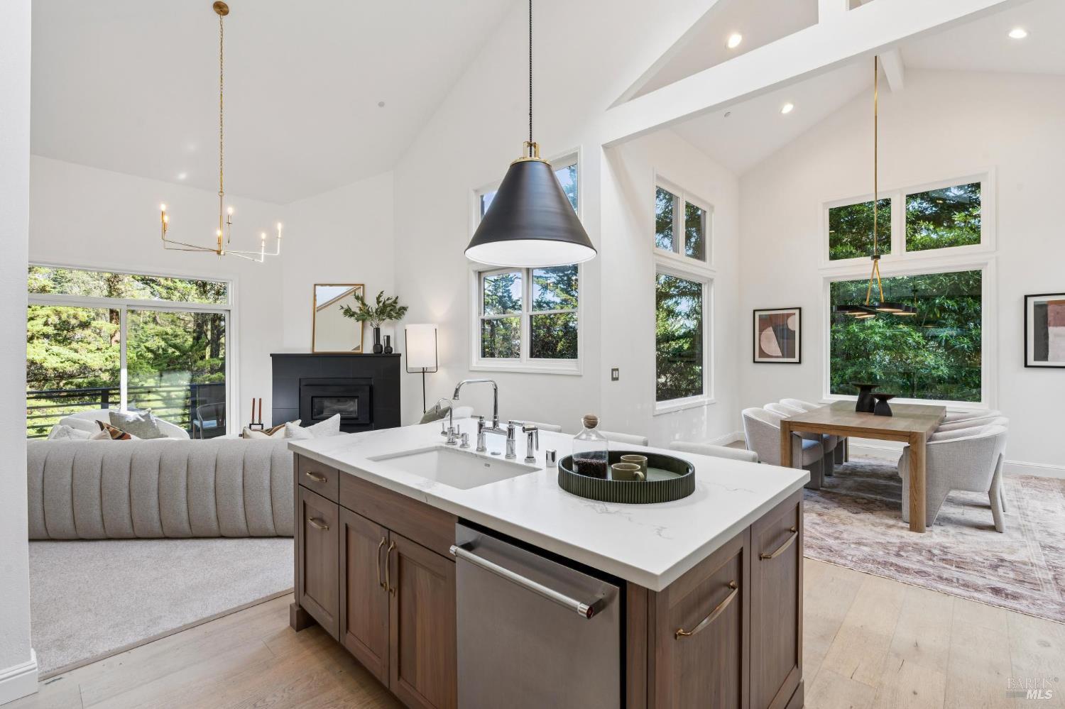 Detail Gallery Image 21 of 66 For 405 Laverne Ave, Mill Valley,  CA 94941 - 5 Beds | 4 Baths
