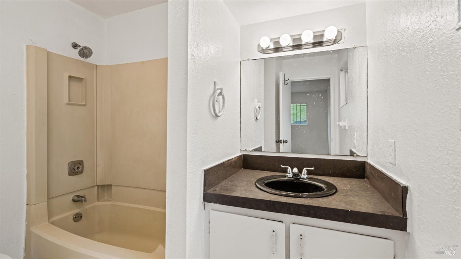 Detail Gallery Image 18 of 27 For 818 Falcon Dr, Vallejo,  CA 94589 - 3 Beds | 2 Baths