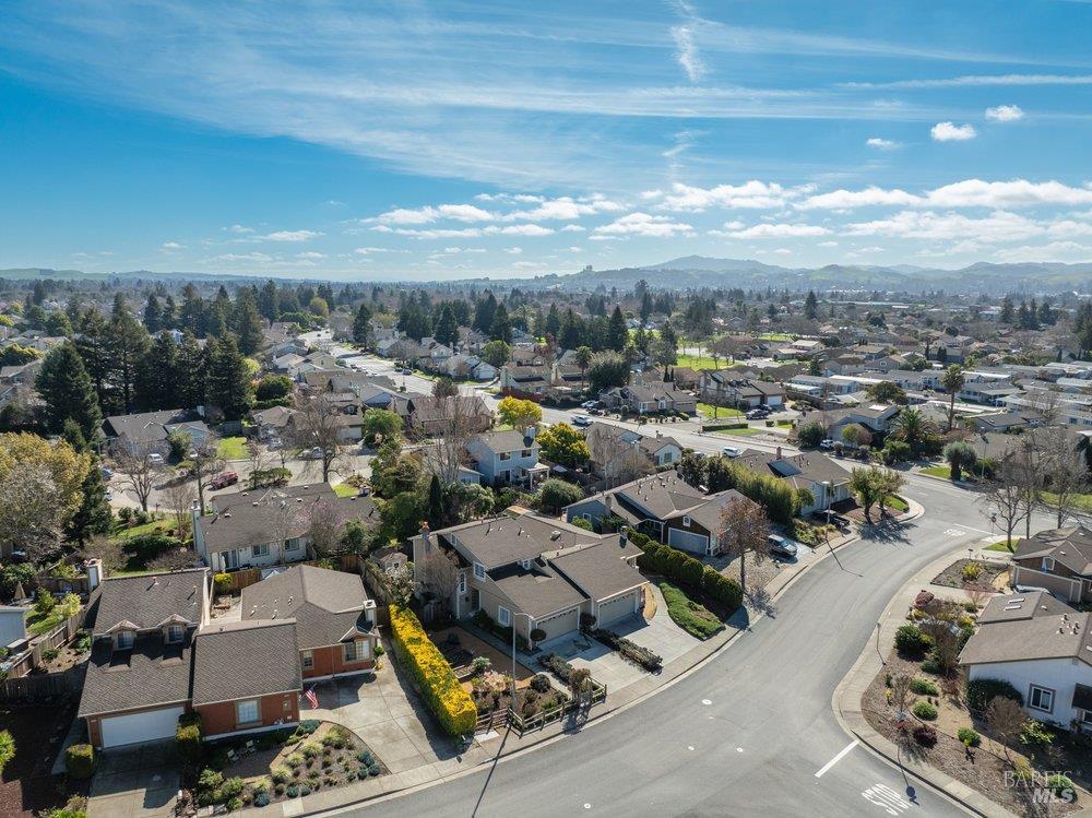 Detail Gallery Image 33 of 45 For 1610 Northstar Dr, Petaluma,  CA 94954 - 3 Beds | 2/1 Baths