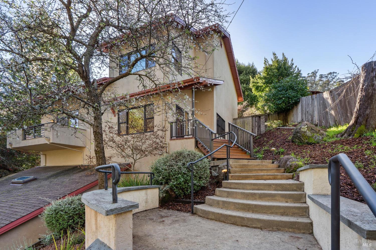 Detail Gallery Image 3 of 66 For 405 Laverne Ave, Mill Valley,  CA 94941 - 5 Beds | 4 Baths