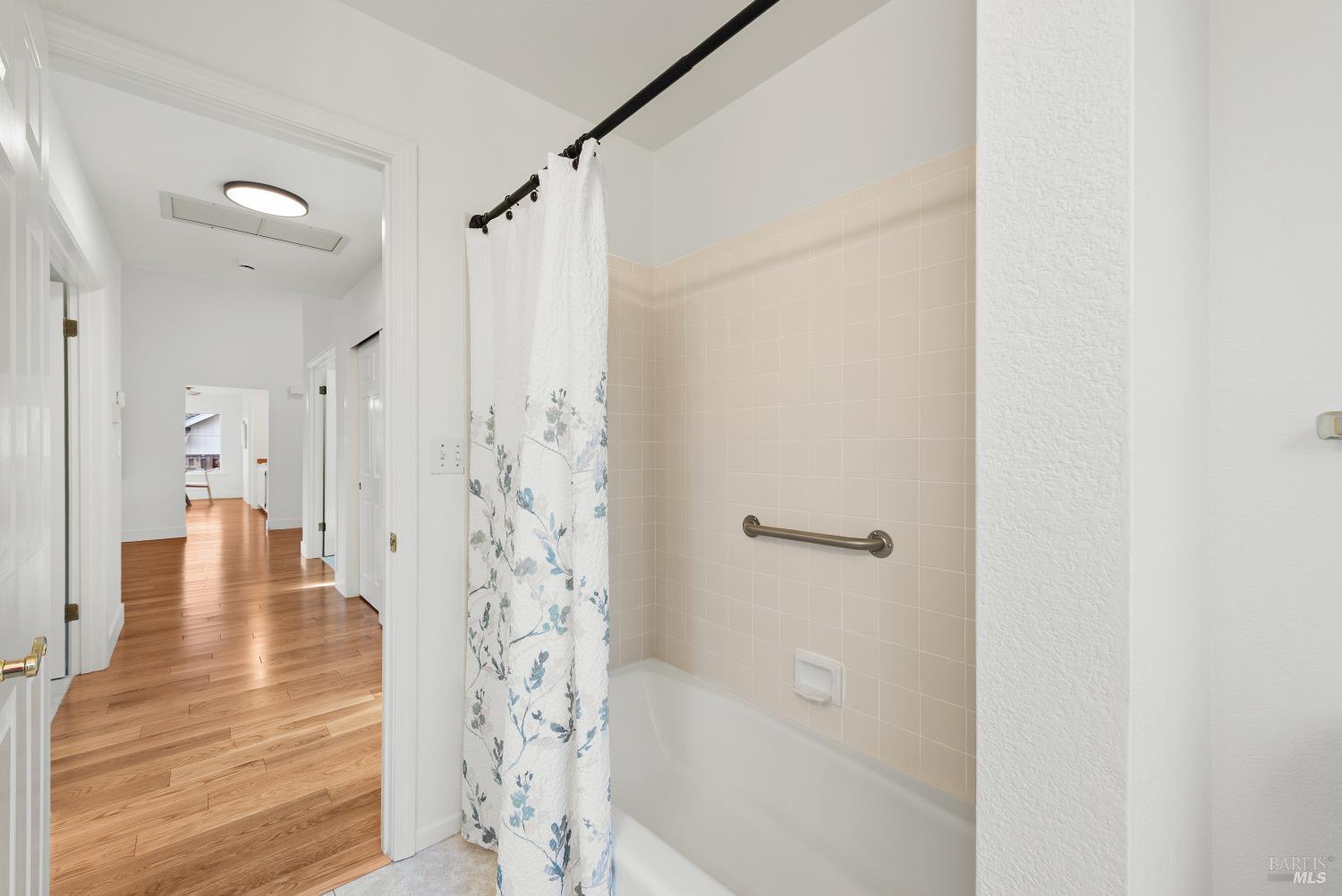 Detail Gallery Image 40 of 53 For 408 Woodley Way, Santa Rosa,  CA 95409 - 3 Beds | 2/1 Baths