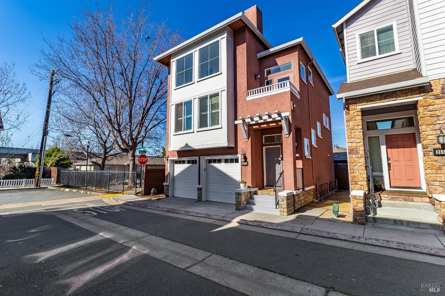 Detail Gallery Image 9 of 88 For 2640 Wisteria Way, Concord,  CA 94519 - 3 Beds | 3/1 Baths