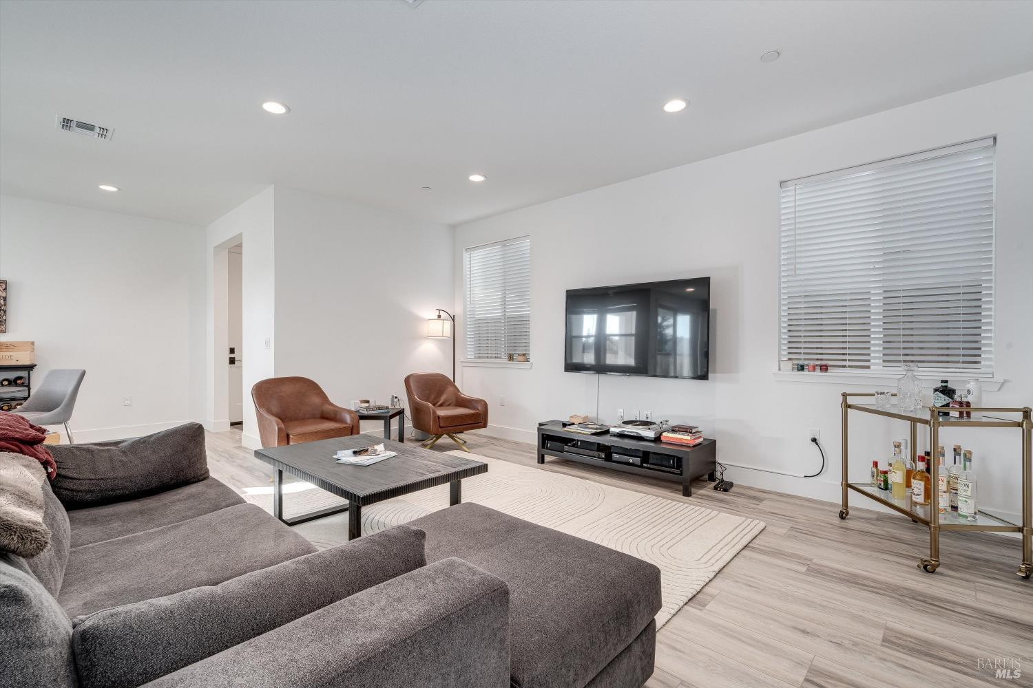 Detail Gallery Image 16 of 45 For 303 Flagship Dr, Napa,  CA 94558 - 4 Beds | 3 Baths