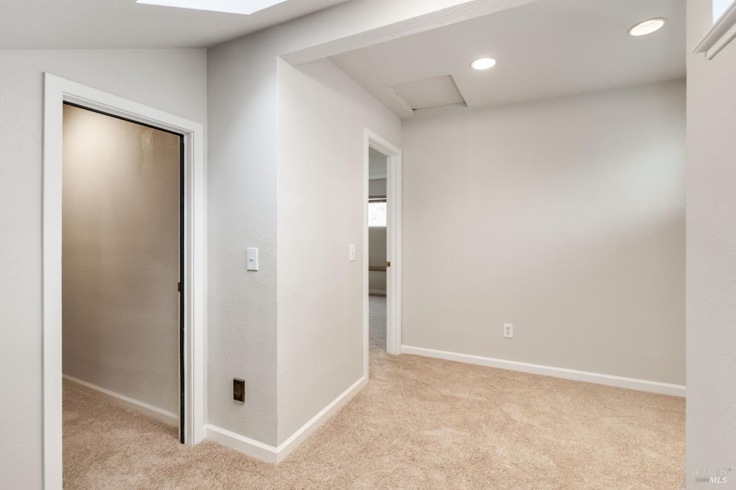 Detail Gallery Image 19 of 47 For 2322 Lakeview Dr, Santa Rosa,  CA 95405 - 3 Beds | 2 Baths