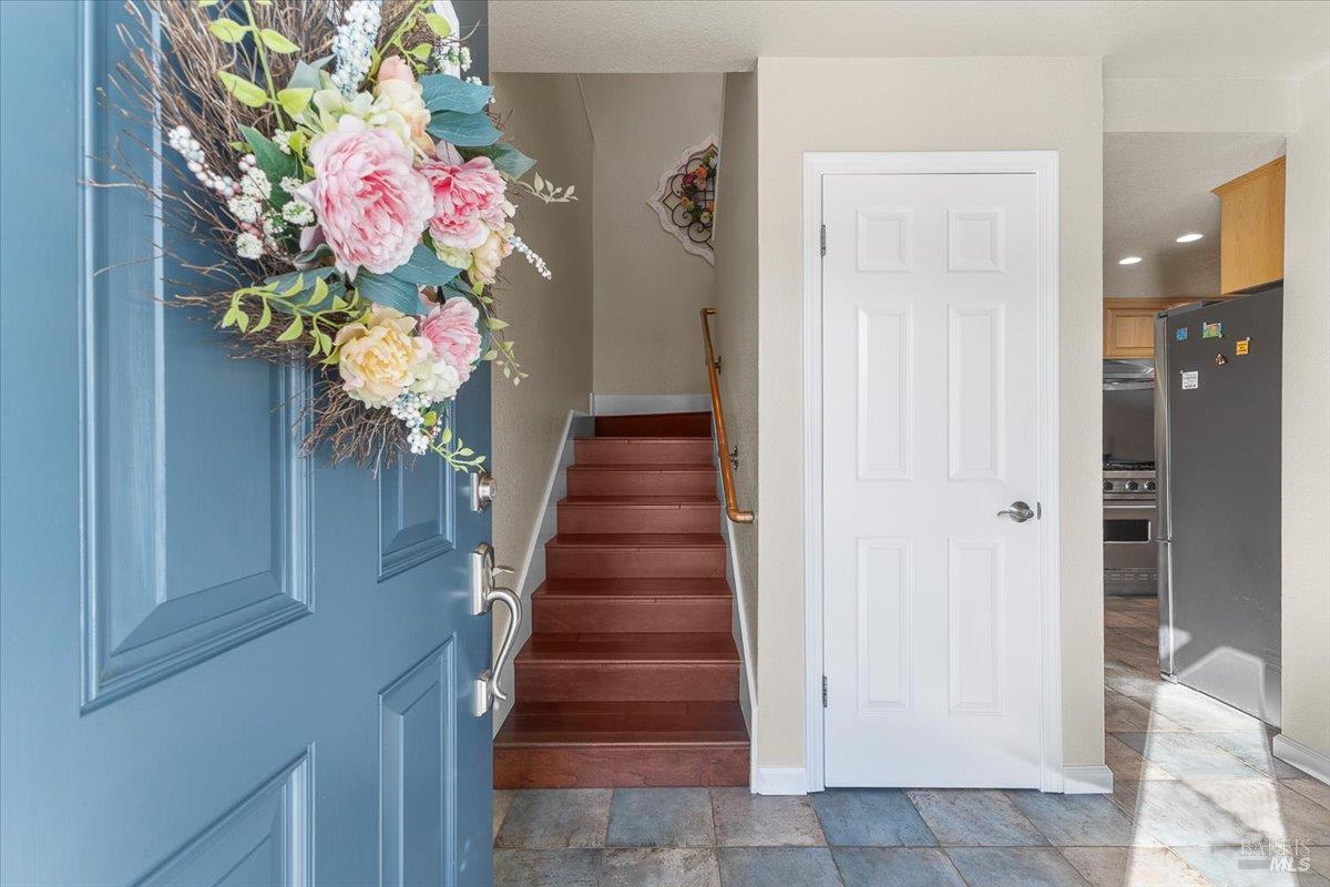 Detail Gallery Image 3 of 54 For 1631 Gamay St, Santa Rosa,  CA 95403 - 3 Beds | 2/1 Baths