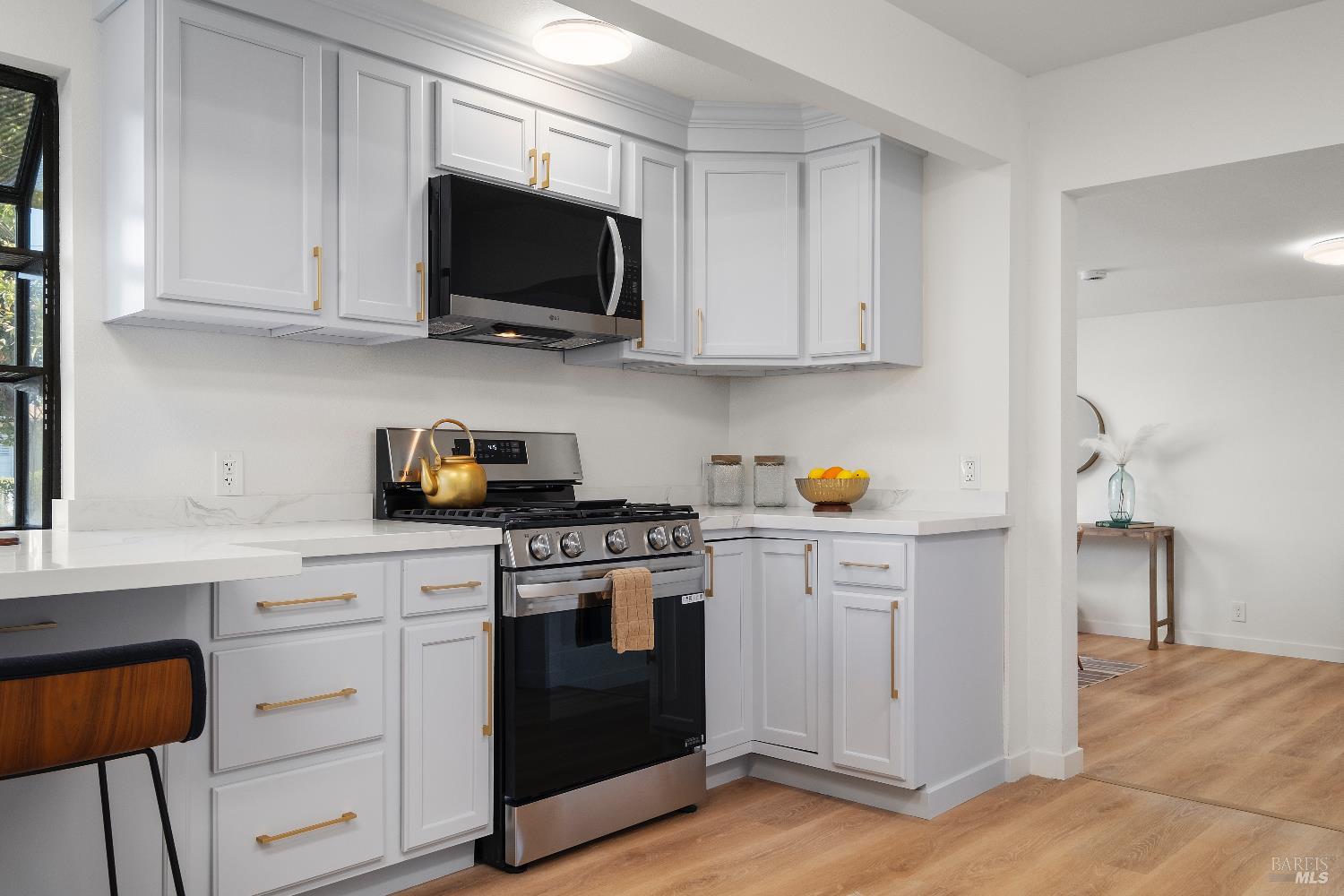 Detail Gallery Image 11 of 28 For 1313 Mcgregor Ave, Petaluma,  CA 94954 - 3 Beds | 1 Baths