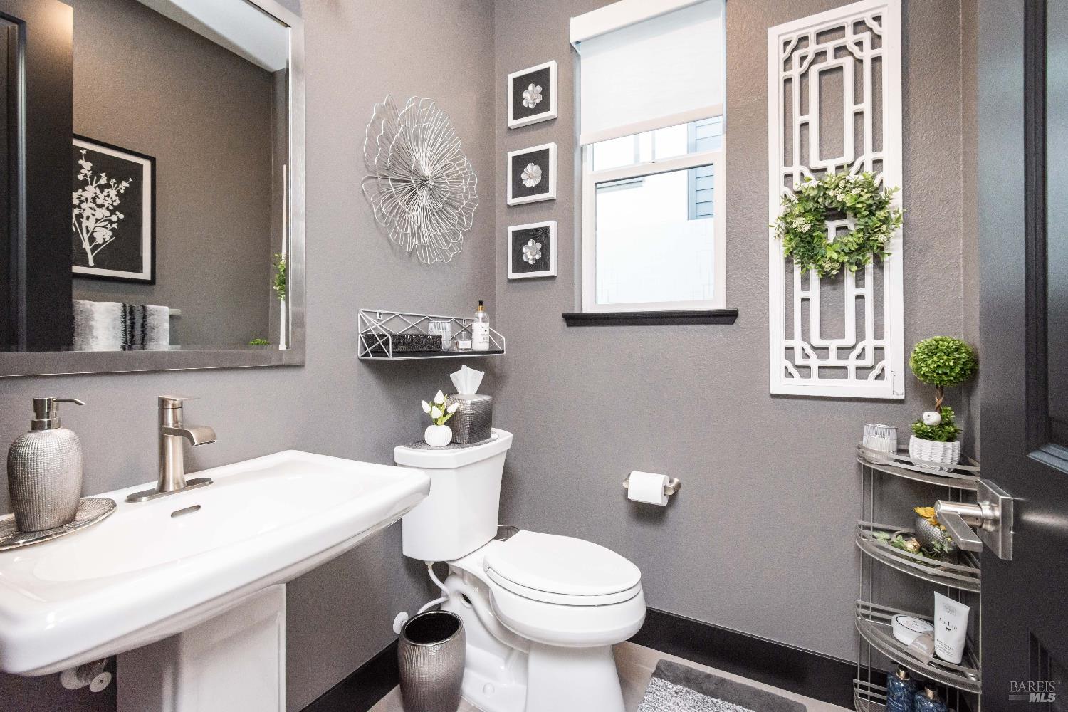 Detail Gallery Image 27 of 52 For 324 Pear Tree Ter #D,  Napa,  CA 94558 - 3 Beds | 2/1 Baths