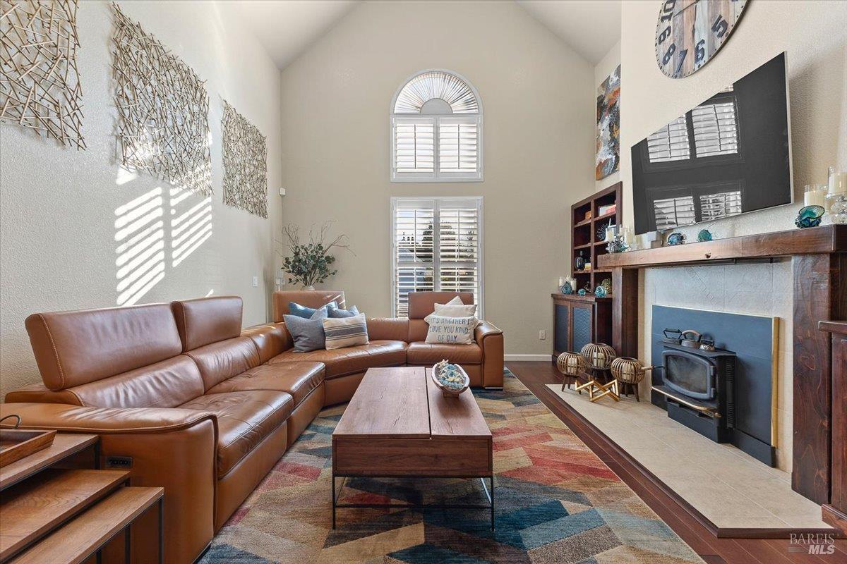 Detail Gallery Image 4 of 54 For 1631 Gamay St, Santa Rosa,  CA 95403 - 3 Beds | 2/1 Baths