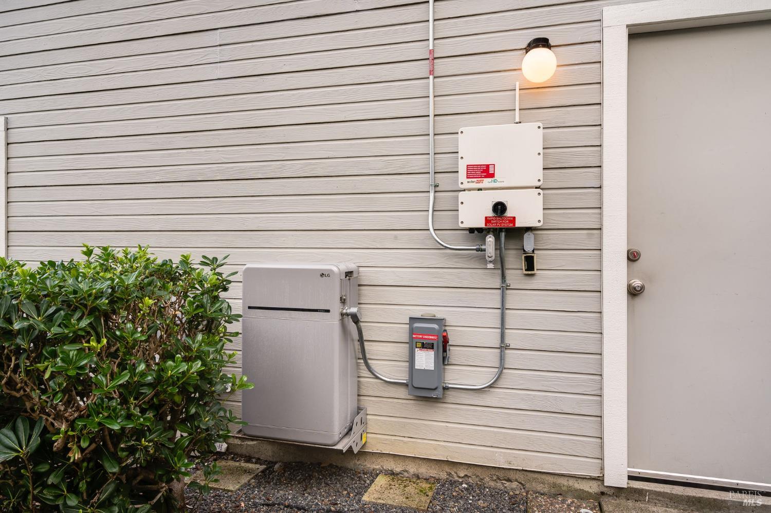 Detail Gallery Image 27 of 47 For 2322 Lakeview Dr, Santa Rosa,  CA 95405 - 3 Beds | 2 Baths