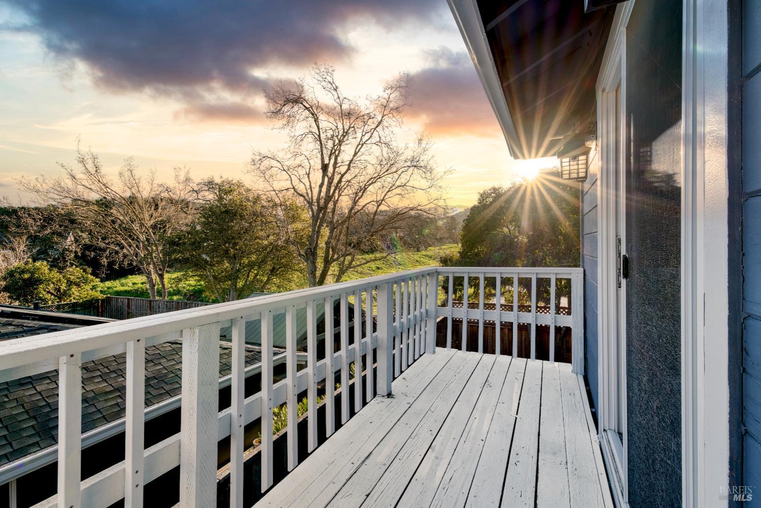 Detail Gallery Image 15 of 30 For 1534 Buchanan St, Novato,  CA 94947 - 5 Beds | 3/1 Baths