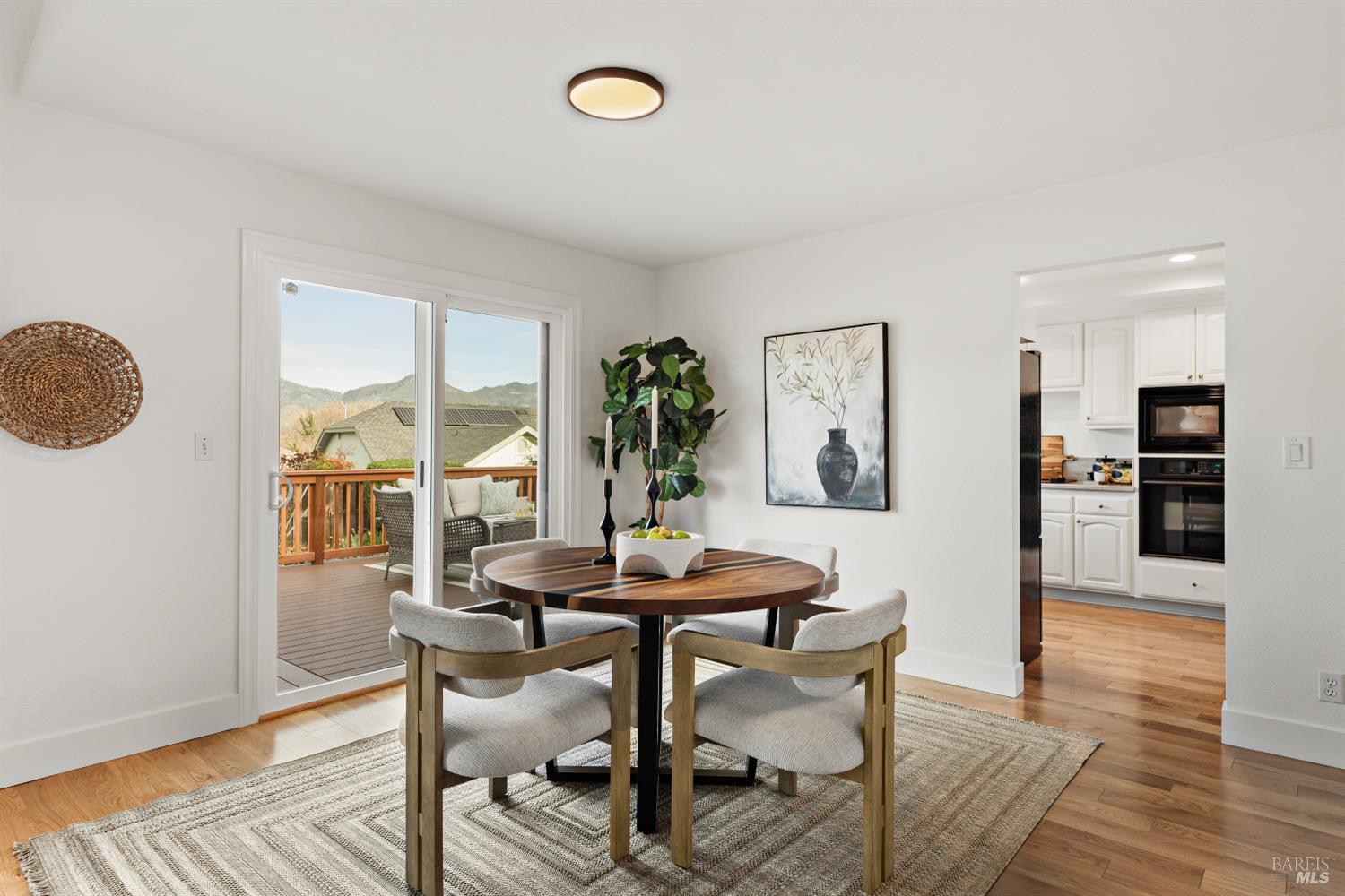 Detail Gallery Image 12 of 53 For 408 Woodley Way, Santa Rosa,  CA 95409 - 3 Beds | 2/1 Baths