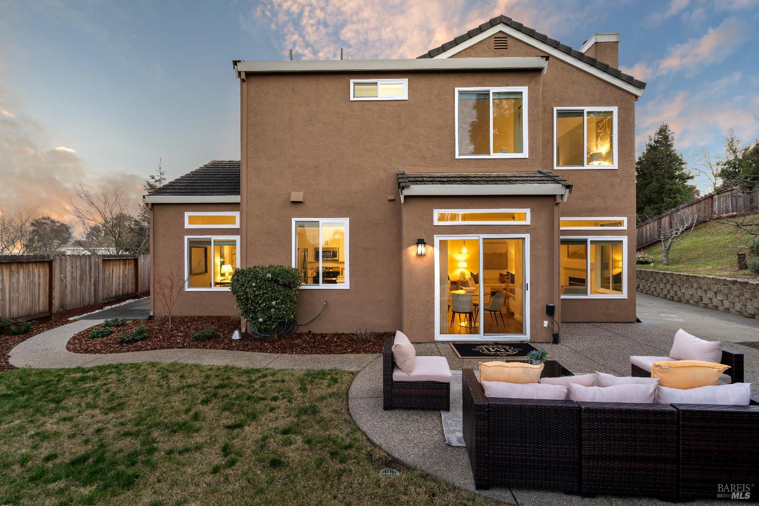 Detail Gallery Image 6 of 80 For 365 Allen Way, Benicia,  CA 94510 - 4 Beds | 3 Baths