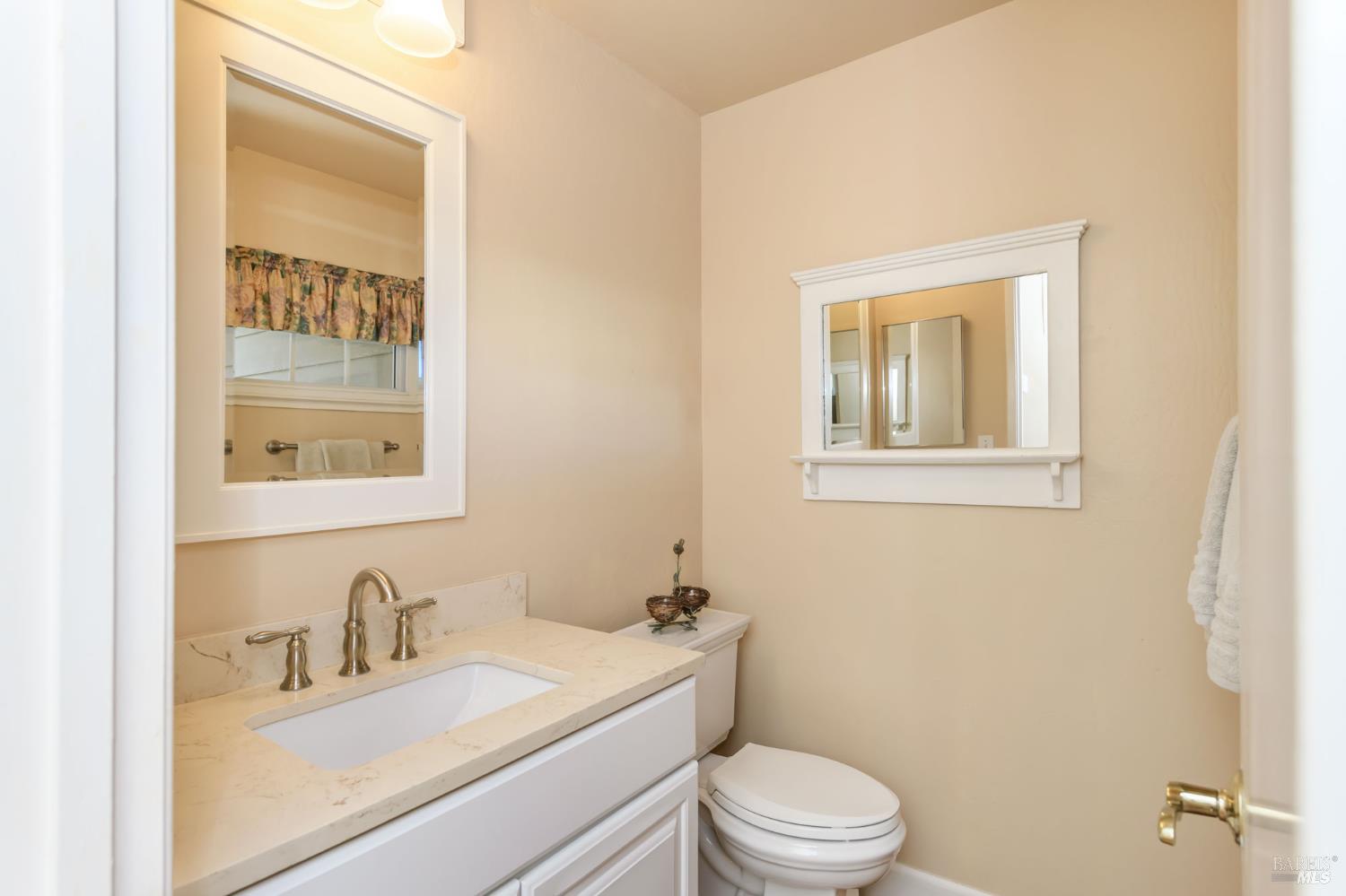 Detail Gallery Image 10 of 45 For 1610 Northstar Dr, Petaluma,  CA 94954 - 3 Beds | 2/1 Baths