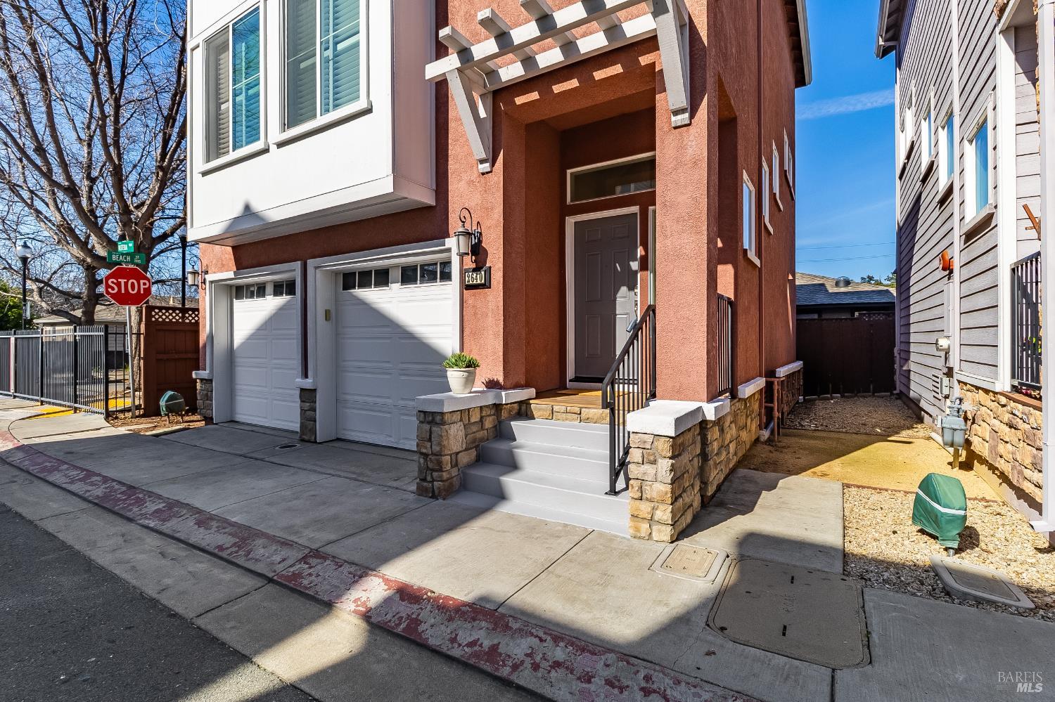 Detail Gallery Image 8 of 88 For 2640 Wisteria Way, Concord,  CA 94519 - 3 Beds | 3/1 Baths