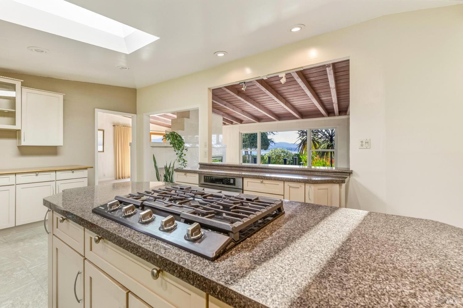 Detail Gallery Image 27 of 36 For 945 Owlswood Ln, Tiburon,  CA 94920 - 4 Beds | 3 Baths