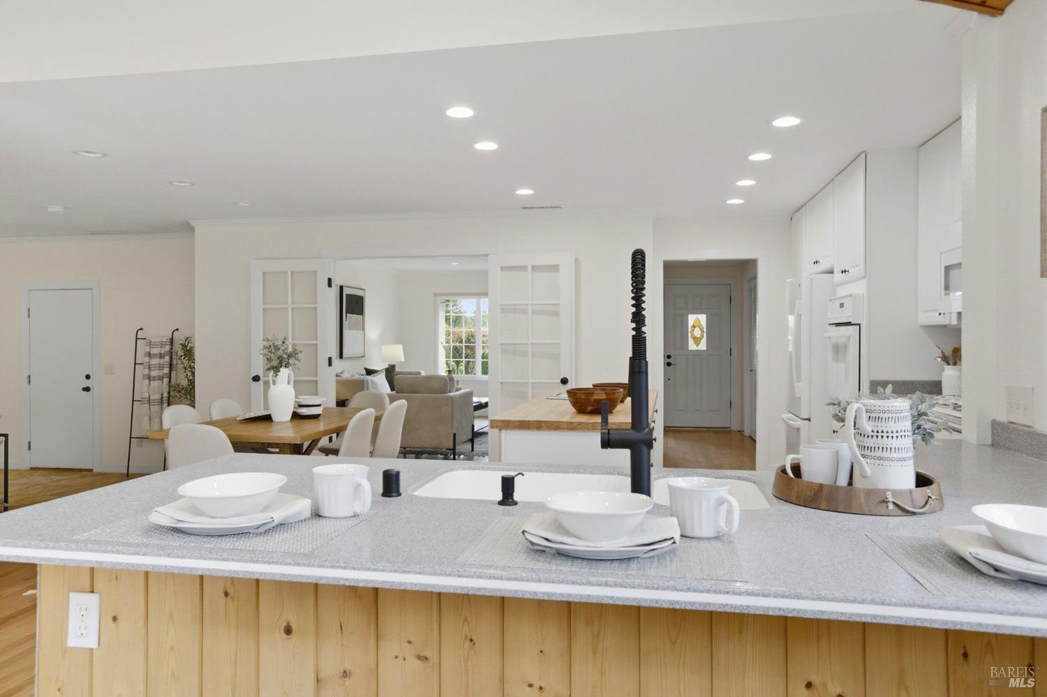 Detail Gallery Image 14 of 44 For 12 Angelica Ct, Novato,  CA 94947 - 3 Beds | 2 Baths