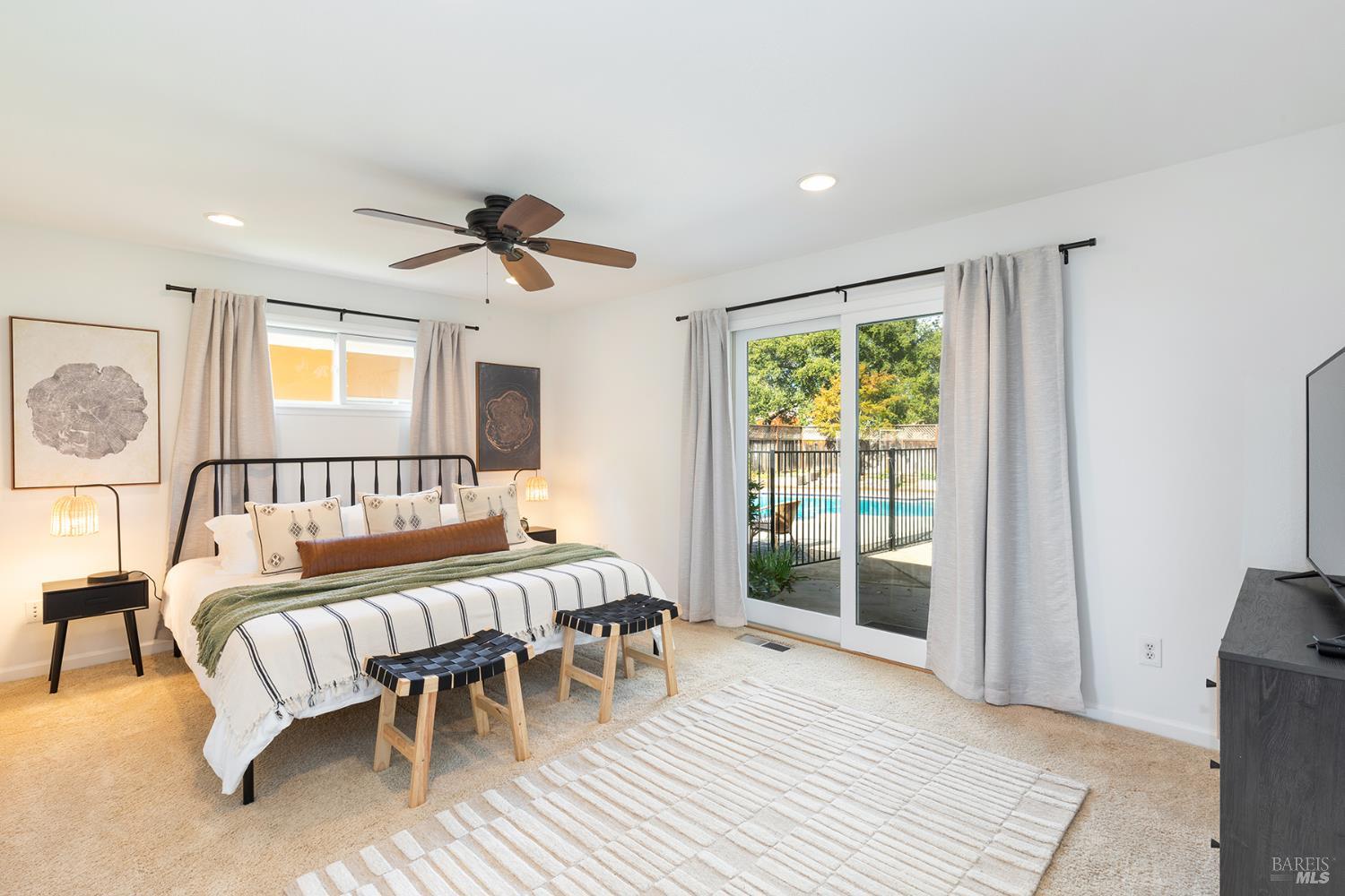 Detail Gallery Image 17 of 40 For 9821 Dawn Way, Windsor,  CA 95492 - 5 Beds | 4 Baths