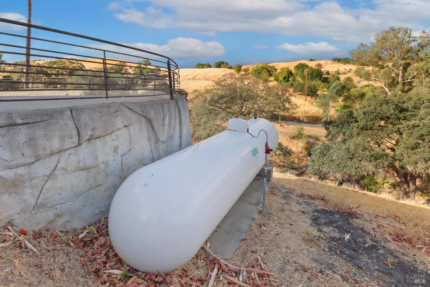 Detail Gallery Image 14 of 99 For 3945 Joslin Ln, Vacaville,  CA 95688 - 6 Beds | 5/4 Baths