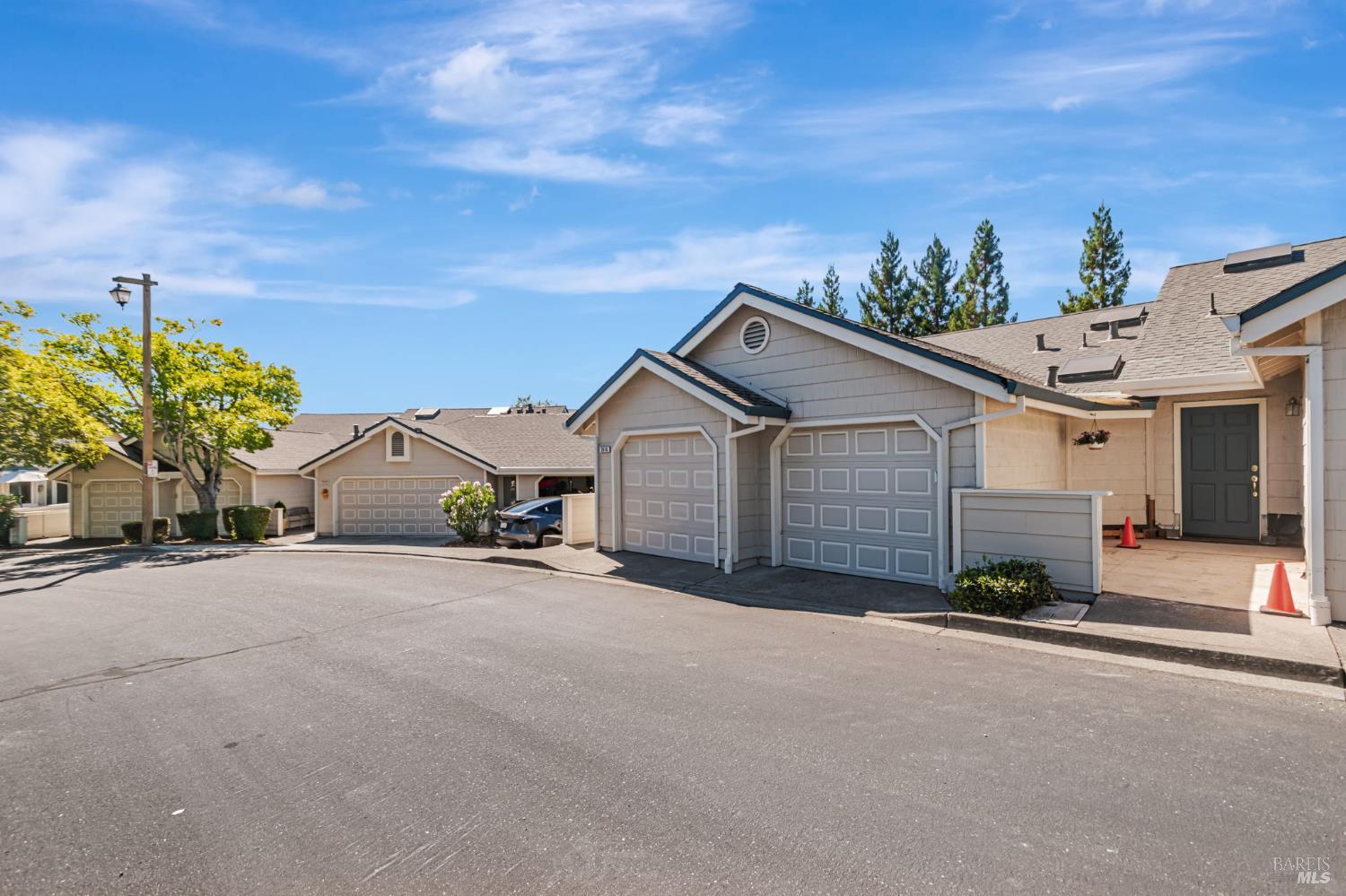 Detail Gallery Image 2 of 53 For 2016 Stonefield Ln, Santa Rosa,  CA 95403 - 3 Beds | 2/1 Baths