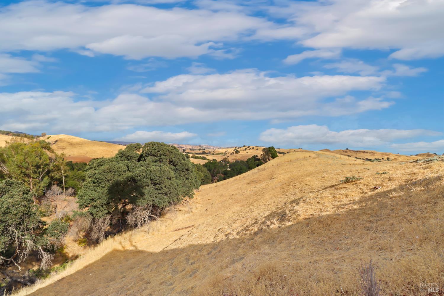 Detail Gallery Image 13 of 99 For 3945 Joslin Ln, Vacaville,  CA 95688 - 6 Beds | 5/4 Baths
