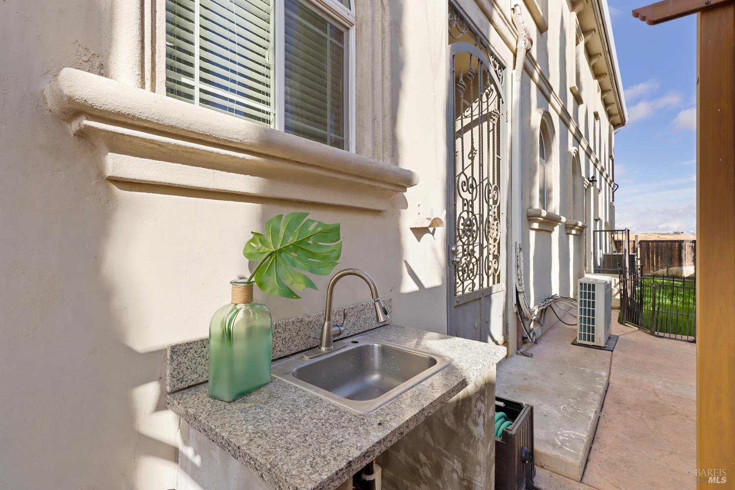 Detail Gallery Image 42 of 99 For 3945 Joslin Ln, Vacaville,  CA 95688 - 6 Beds | 5/4 Baths