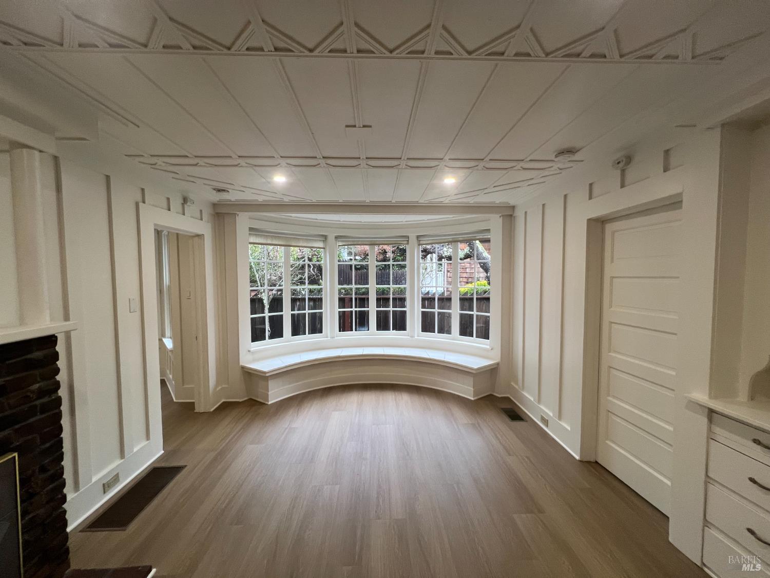 Detail Gallery Image 9 of 32 For 127 Bolinas Ave, Ross,  CA 94957 - 2 Beds | 1 Baths