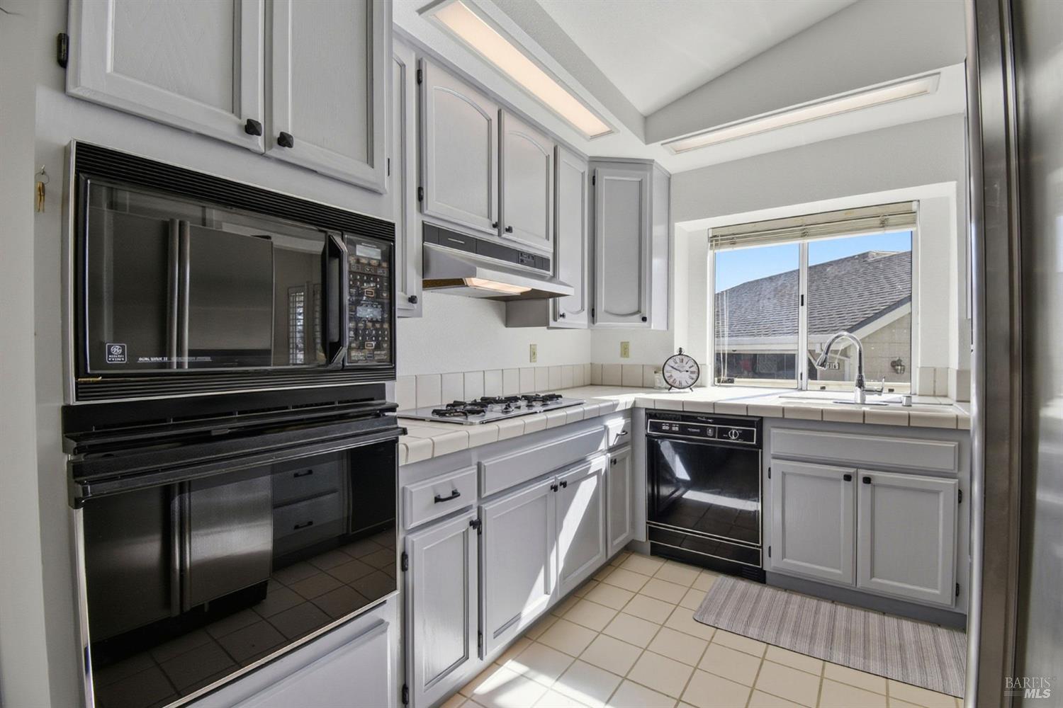 Detail Gallery Image 23 of 53 For 2016 Stonefield Ln, Santa Rosa,  CA 95403 - 3 Beds | 2/1 Baths