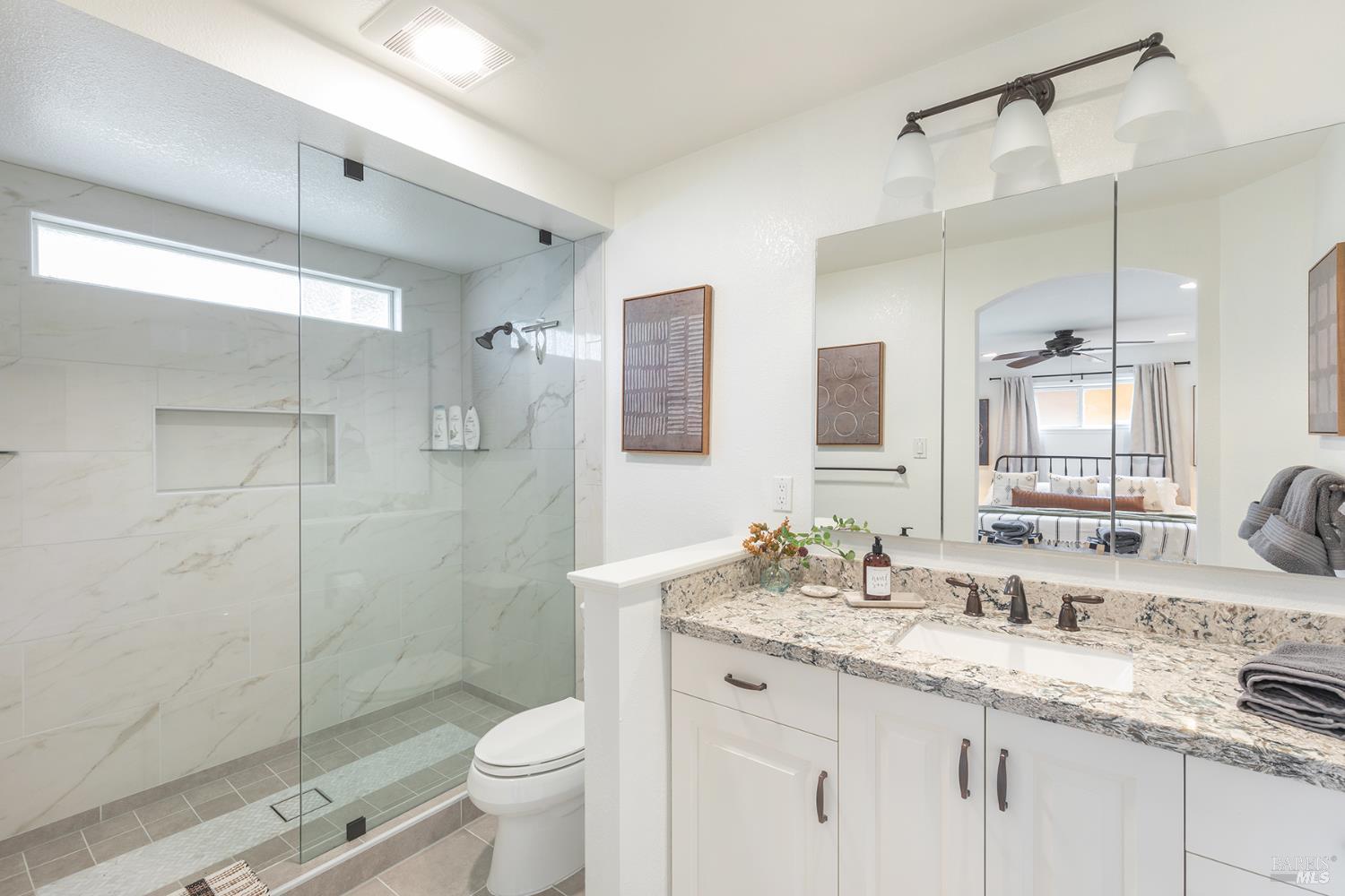 Detail Gallery Image 19 of 40 For 9821 Dawn Way, Windsor,  CA 95492 - 5 Beds | 4 Baths